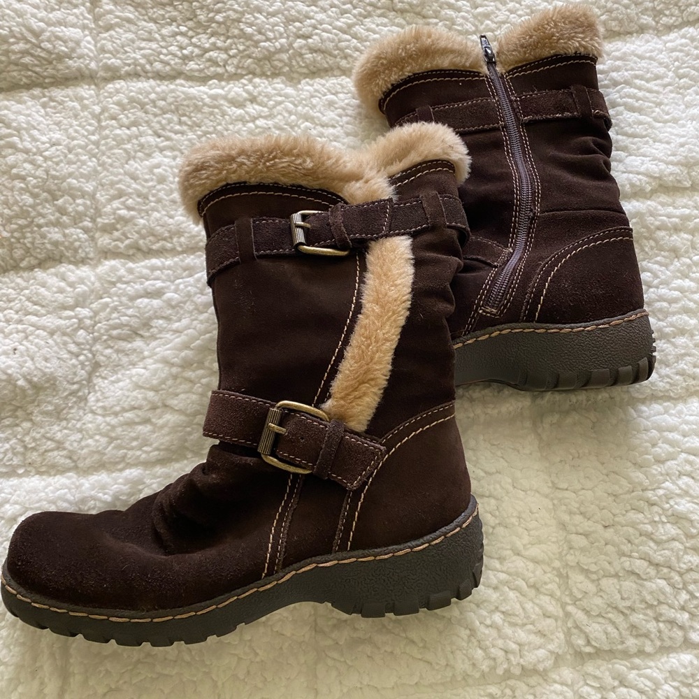 Bare Traps fully lined brown suede boots. - Size 8